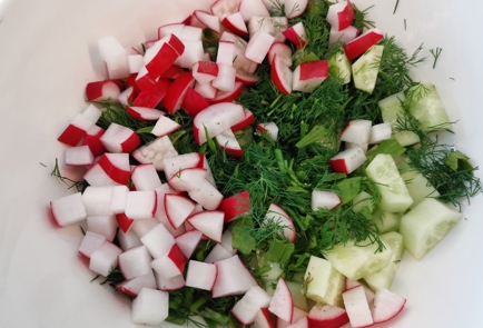 Фото шага рецепта Овощной салат с сыром сулугуни 186401 шаг 5  