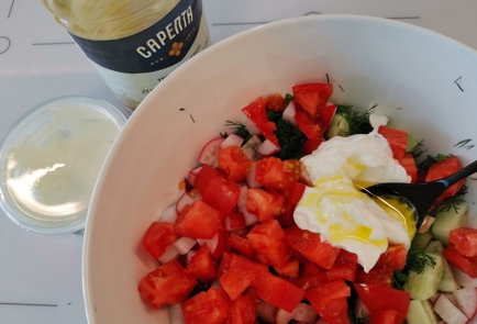 Фото шага рецепта Овощной салат с сыром сулугуни 186401 шаг 8  