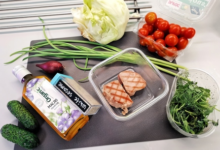 Фото шага рецепта Овощной салат с тунцом и микрозеленью 140180 шаг 1  