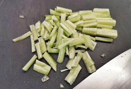 Фото шага рецепта Овощной салат с тунцом и микрозеленью 140180 шаг 4  