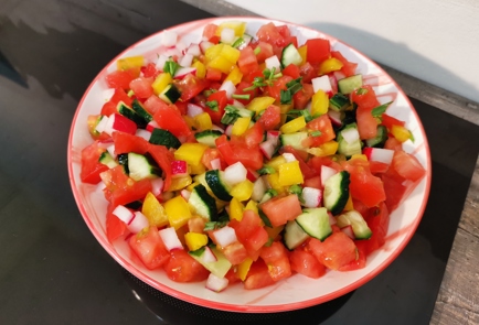 Фото шага рецепта Овощной салат со сметаной 186387 шаг 10  