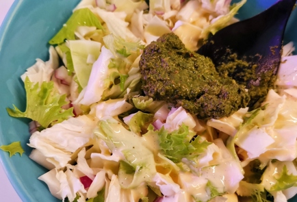 Фото шага рецепта Овощной салат с песто и домашним майонезом 152235 шаг 6  
