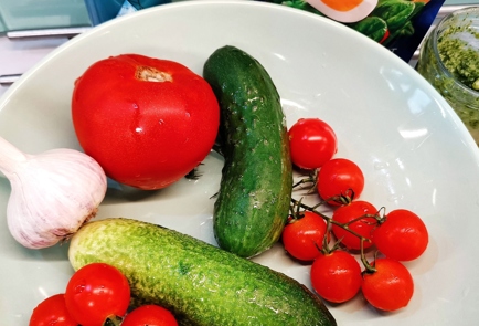 Фото шага рецепта Овощной салат с песто и майонезом 151291 шаг 1  
