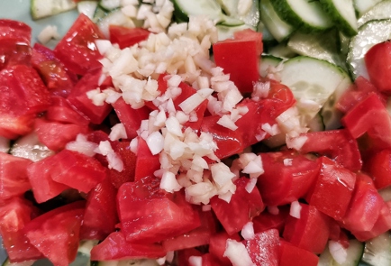 Фото шага рецепта Овощной салат с песто и майонезом 151291 шаг 9  