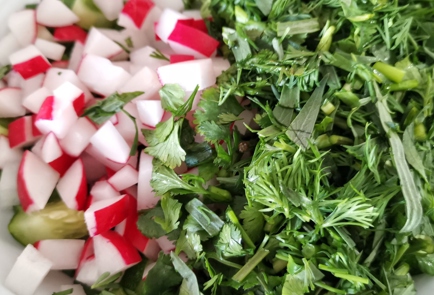 Фото шага рецепта Овощной салат с редисом и тархуном 152324 шаг 3  