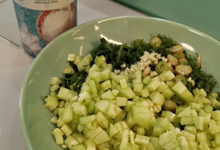 Фото шага рецепта Овощной салат с трюфельным маслом 152382 шаг 2  