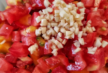 Фото шага рецепта Овощной салат со сметанногорчичной заправкой 152599 шаг 6  