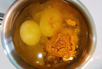 Фото шага рецепта Пасхальные яйца окрашенные куркумой 140888 шаг 3  