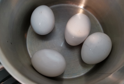 Фото шага рецепта Пасхальные яйца окрашенные в рисе 176233 шаг 2  