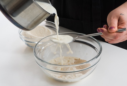 Фото шага рецепта Пасхальный пирог с творогом и изюмом 152145 шаг 3  