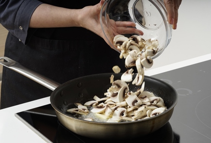Фото шага рецепта Паста казаречче с грибами и трюфельным маслом 173379 шаг 6  