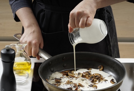 Фото шага рецепта Паста казаречче с грибами и трюфельным маслом 173379 шаг 7  