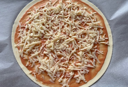 Фото шага рецепта Пицца на тонком тесте 175442 шаг 14  