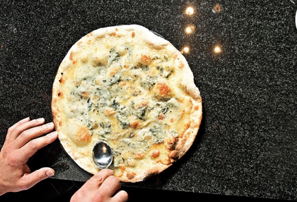 Фото шага рецепта Пицца с голубым сыром и грушей 17885 шаг 4  