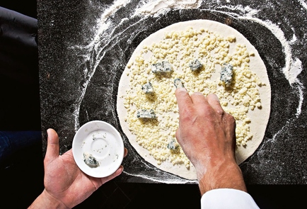 Фото шага рецепта Пицца с сыром и грушей 42416 шаг 2  