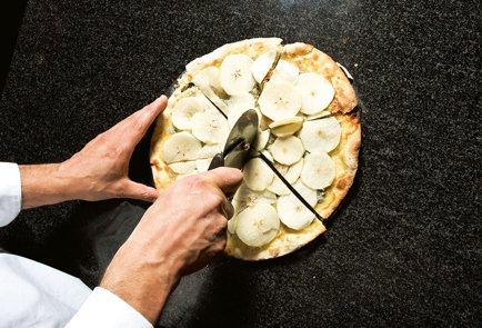 Фото шага рецепта Пицца с сыром и грушей 42416 шаг 8  
