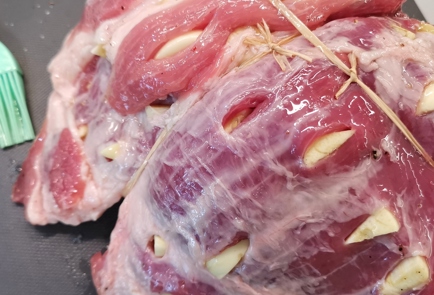 Как в духовке можно вкусно и красиво запечь свиную шейку – 2 рецепта