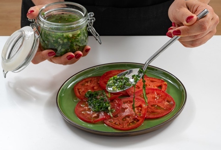 Фото шага рецепта Пикантная заправка для салата с помидорами 174038 шаг 9  