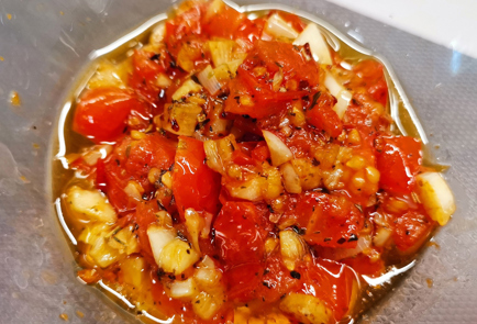 Фото шага рецепта Пикантный скрэмбл с помидорами и сыром 151509 шаг 12  