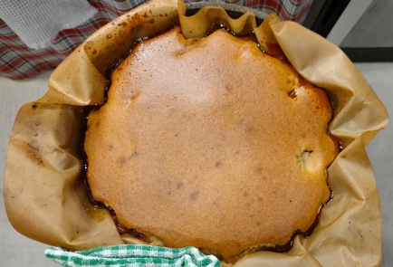 Фото шага рецепта Пирогперевертыш с персиками карамелью и корицей 174243 шаг 18  