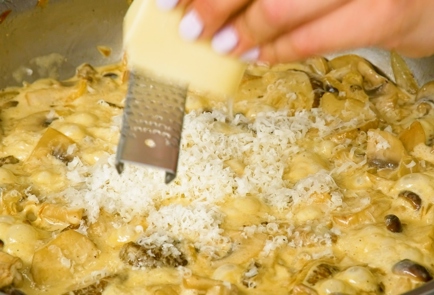 Фото шага рецепта Пирог с грибами 151270 шаг 11  