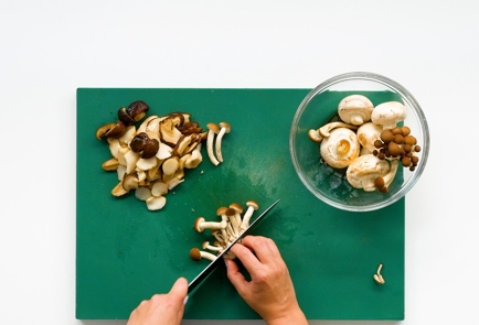 Фото шага рецепта Пирог с грибами 151270 шаг 4  