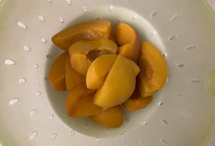 Фото шага рецепта Пирог с киви и персиками 176163 шаг 1  