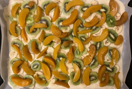 Фото шага рецепта Пирог с киви и персиками 176163 шаг 11  