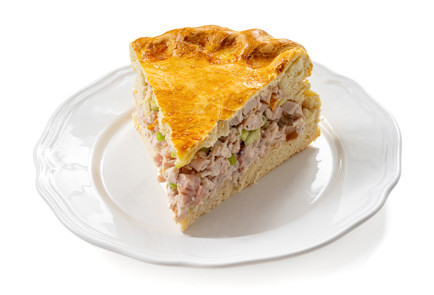 Фото шага рецепта Пирог с копченой курицей и сельдереем 190684 шаг 10