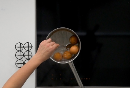 Фото шага рецепта Пирог с луком и яйцом 151480 шаг 1  