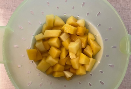 Фото шага рецепта Пирог с манго и бананами 176351 шаг 1  