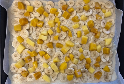 Фото шага рецепта Пирог с манго и бананами 176351 шаг 8  