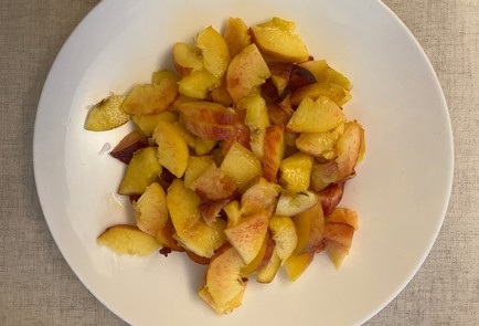 Фото шага рецепта Пирог с персиками и грушами 186581 шаг 4  