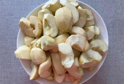 Фото шага рецепта Пирог с пряной вишней и яблоками 175942 шаг 3  