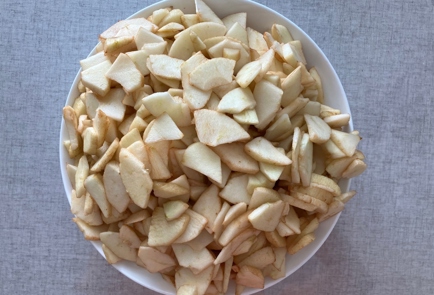 Фото шага рецепта Пирог с пряной вишней и яблоками 175942 шаг 4  