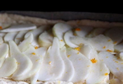 Фото шага рецепта Пирог с сыром камамбер и грушей 173332 шаг 10  