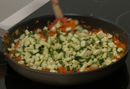 Фото шага рецепта Пирожки с курицей и овощами 138974 шаг 4  