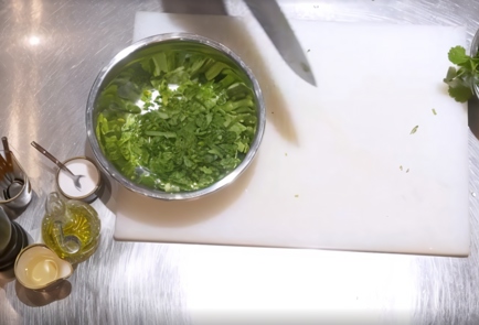 Фото шага рецепта Постное хачапури со шпинатом и зеленью 140802 шаг 6  