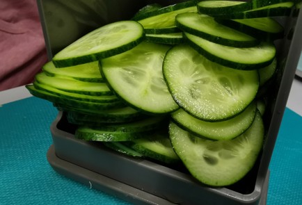 Фото шага рецепта Простой и вкусный салат 190716 шаг 3