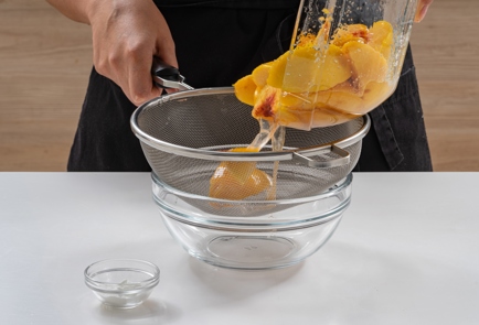 Фото шага рецепта Простой пирог с творогом и персиками 174484 шаг 11  