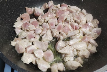 Фото шага рецепта Пшеничная каша с курицей 190893 шаг 2