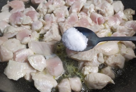 Фото шага рецепта Пшеничная каша с курицей 190893 шаг 3