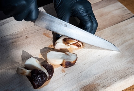 Фото шага рецепта Ризотто с белыми грибами Кристиана Лоренцини 138607 шаг 1  