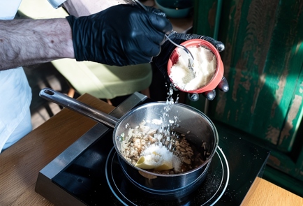 Фото шага рецепта Ризотто с белыми грибами Кристиана Лоренцини 138607 шаг 11  