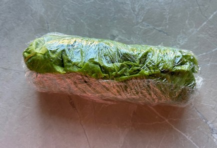 Фото шага рецепта Ролл с салатными листьями 186556 шаг 10  