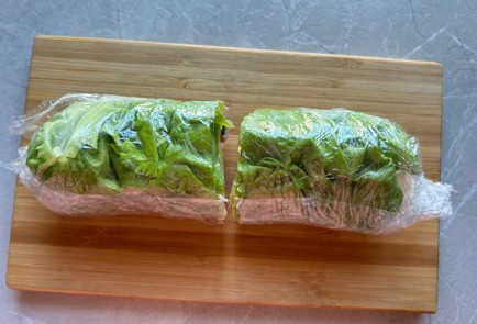 Фото шага рецепта Ролл с салатными листьями 186556 шаг 11  