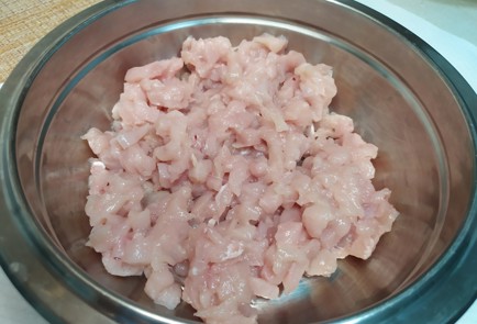 Фото шага рецепта Рубленые котлеты из куриной грудки 190734 шаг 1