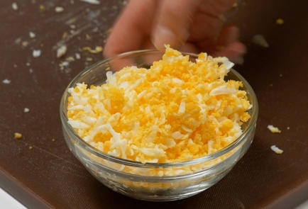 Вариант 1: Рулет из лаваша с творожным сыром - классический рецепт с пошаговыми фото