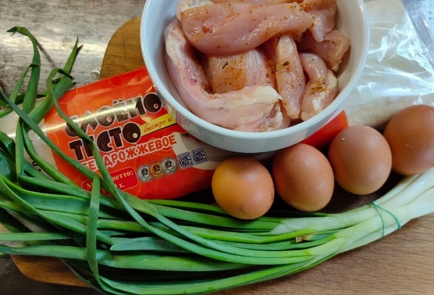 Фото шага рецепта Рулет с курицей яйцом и зеленым луком 176188 шаг 1  