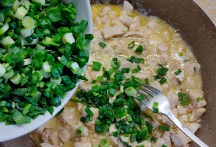 Фото шага рецепта Рулет с курицей яйцом и зеленым луком 176188 шаг 9  